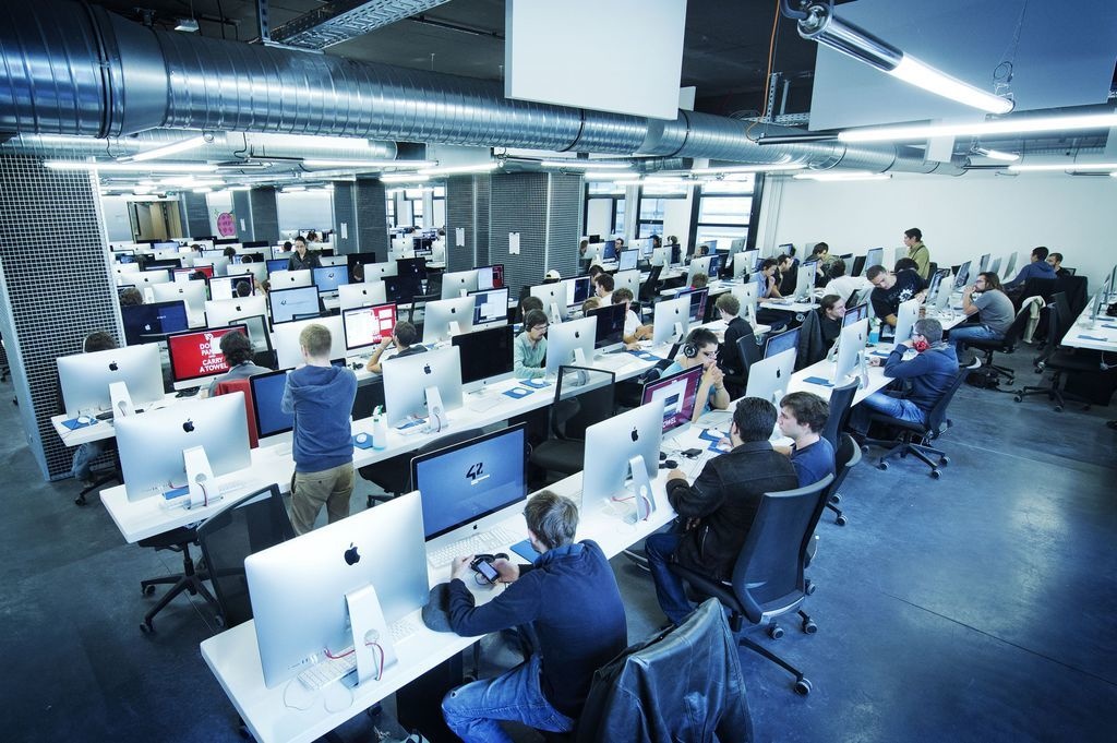 Le quotidien d'un étudiant chez 42, l'école de Xavier Niel