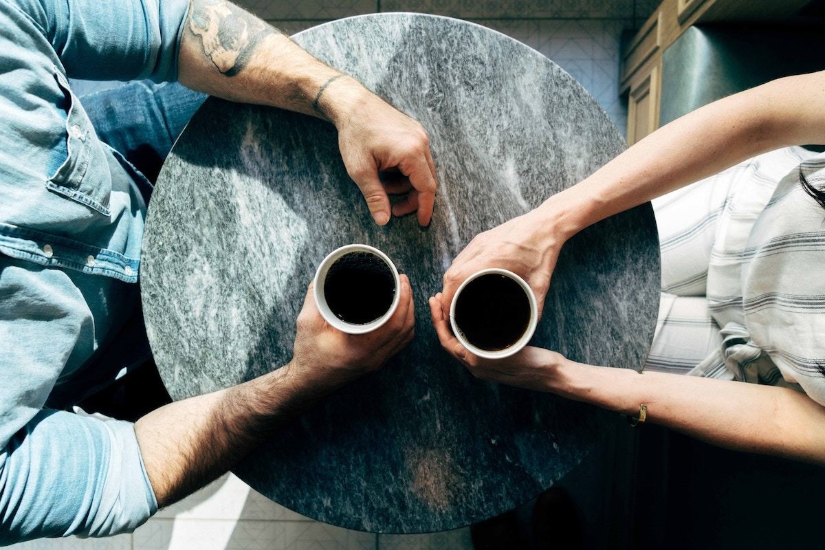 Comment engager une conversation avec un collègue au travail ?