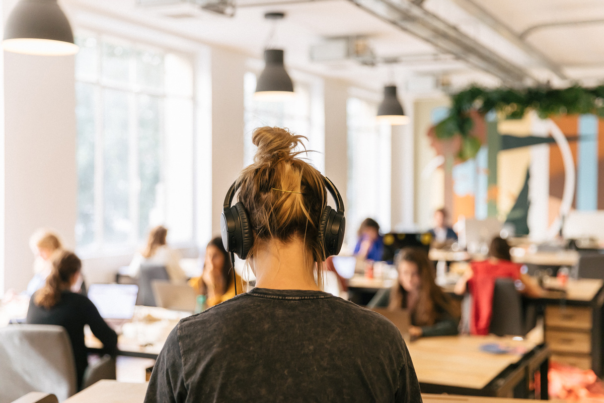 Concentration en open space : conseils et astuces