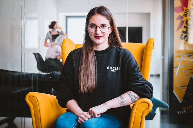 Nikol Stolle - Socialsharks