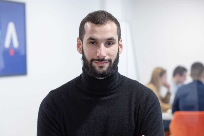 Conoce a Yannis, CEO & Co-founder - Adot (anciennement Adotmob)
